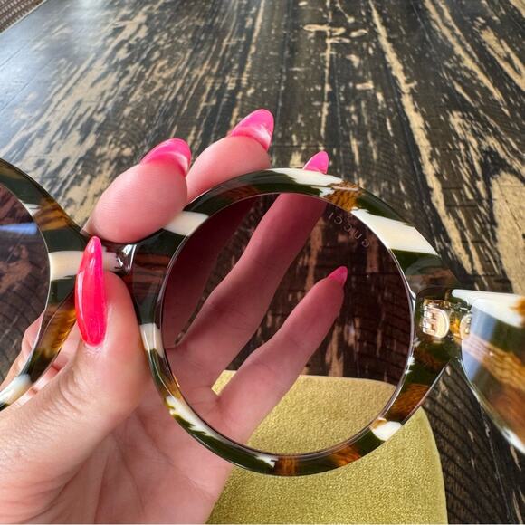 GUCCI - Green & White Marble Sunglasses - Picture 10 of 16